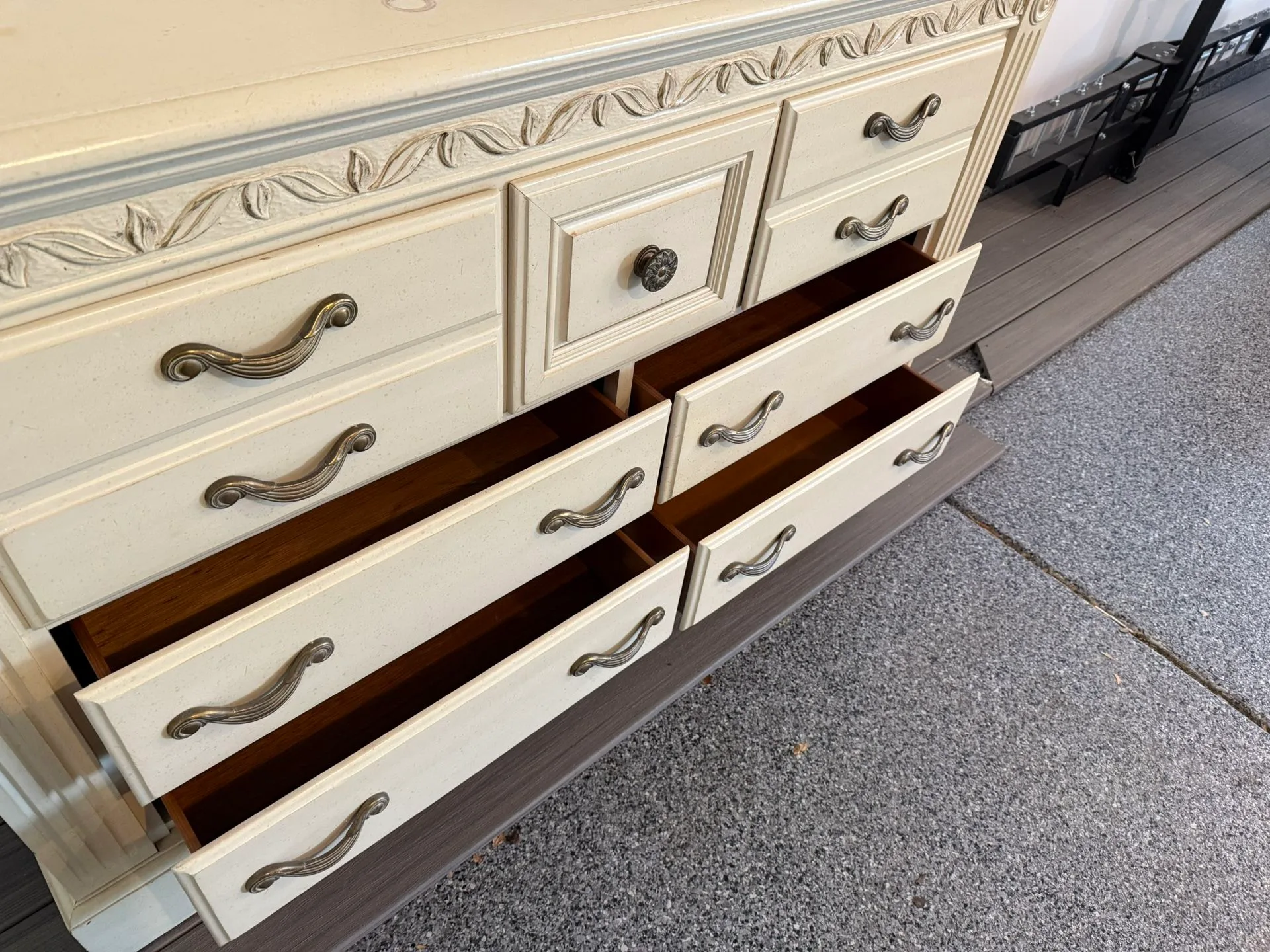 6-Drawer Wood Dresser image indicator(2)