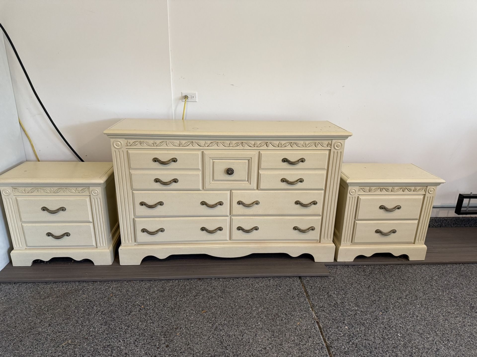 Queen Bed Room Set With Headboard & Footboard