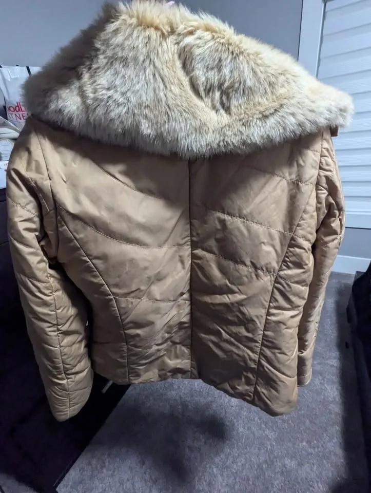 Beige fur winter jacket size xs image indicator(2)