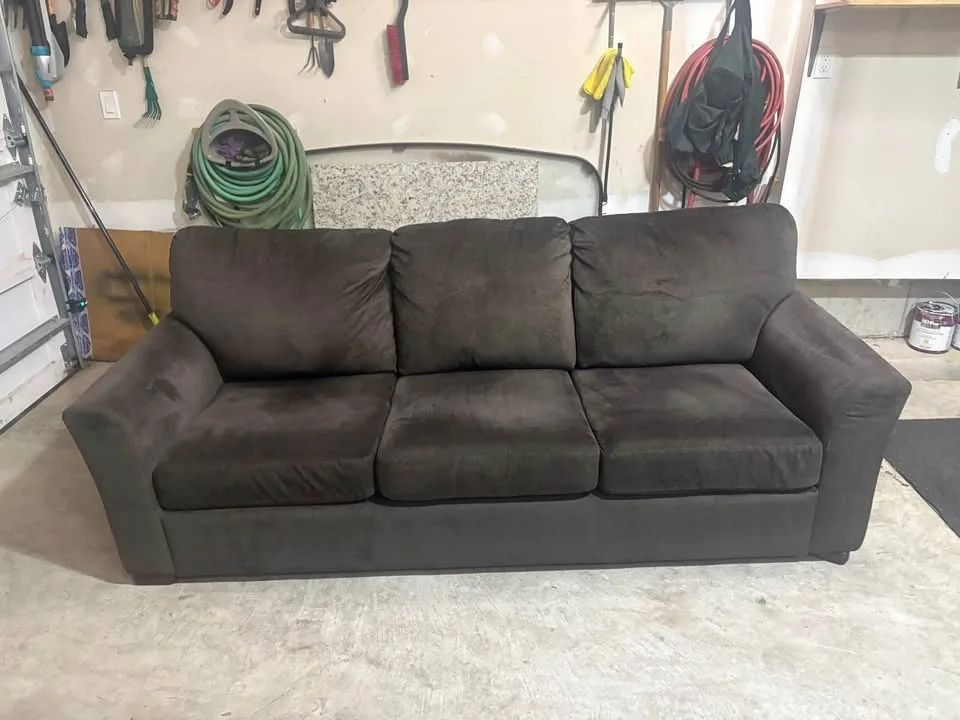 FREE DELIVERY✅ MICRO SUEDE GREY LARGE 3 SEATER COUCH / SOFA image indicator(8)