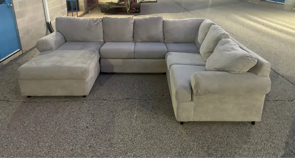 FREE DELIVERY✅ GREY LARGE U SHAPE SECTIONAL COUCH / SOFA image indicator(3)