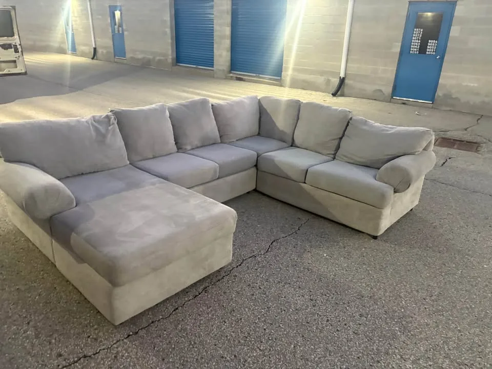 FREE DELIVERY✅ GREY LARGE U SHAPE SECTIONAL COUCH / SOFA image indicator(4)