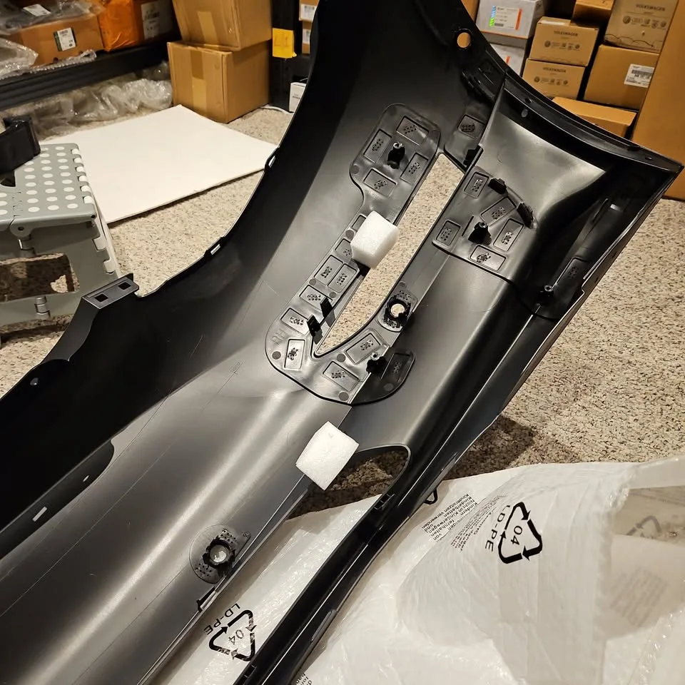 Tesla [hidden information]-A Model 3 front bumper NEW image indicator(6)