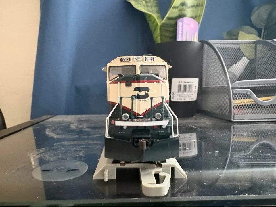 BNSF executive SD70MAC HO Scale image indicator(3)