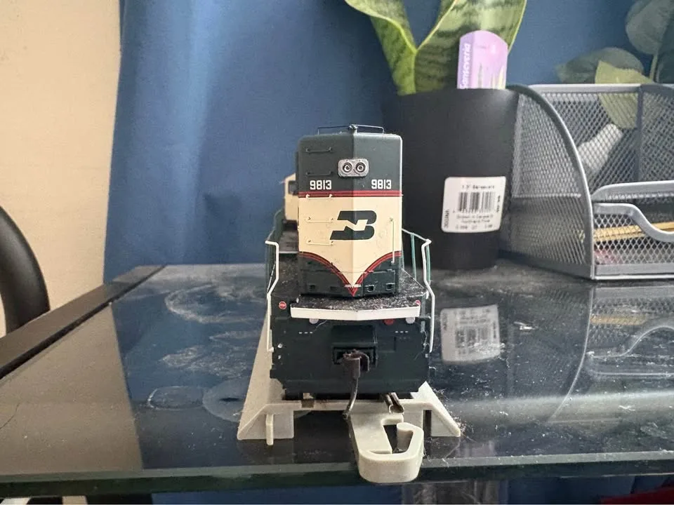 BNSF executive SD70MAC HO Scale image indicator(4)