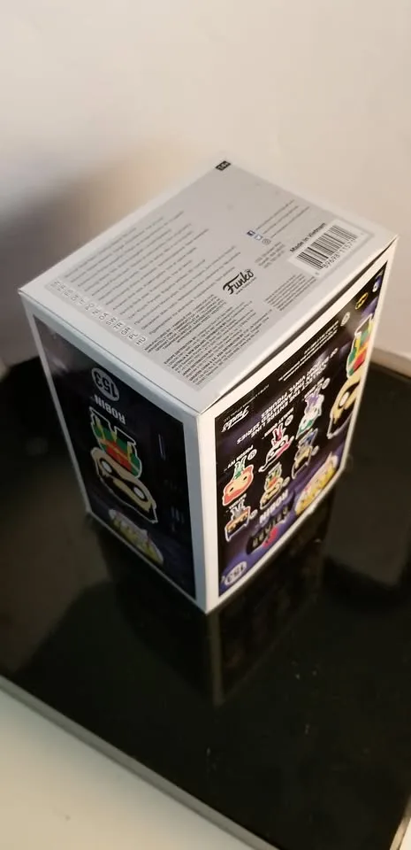 Funko ROBIN (153) image indicator(3)