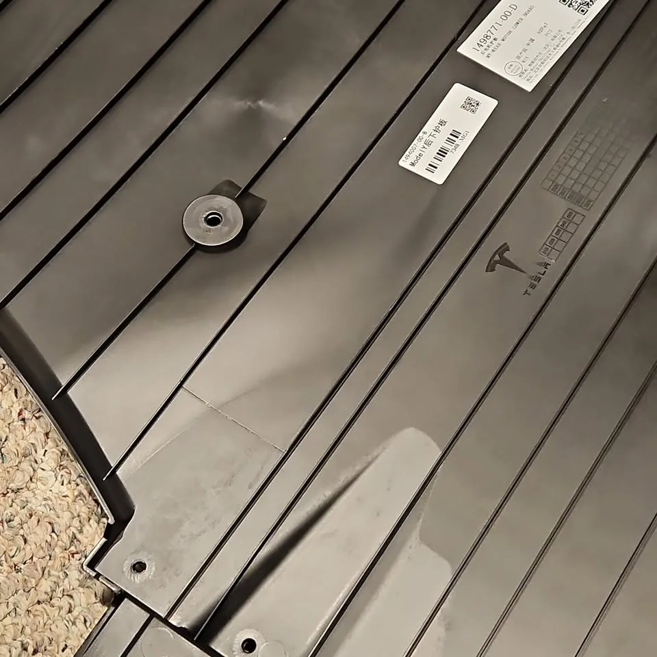 Tesla [hidden information]-C Model Y rear bumper under body lowe image indicator(8)