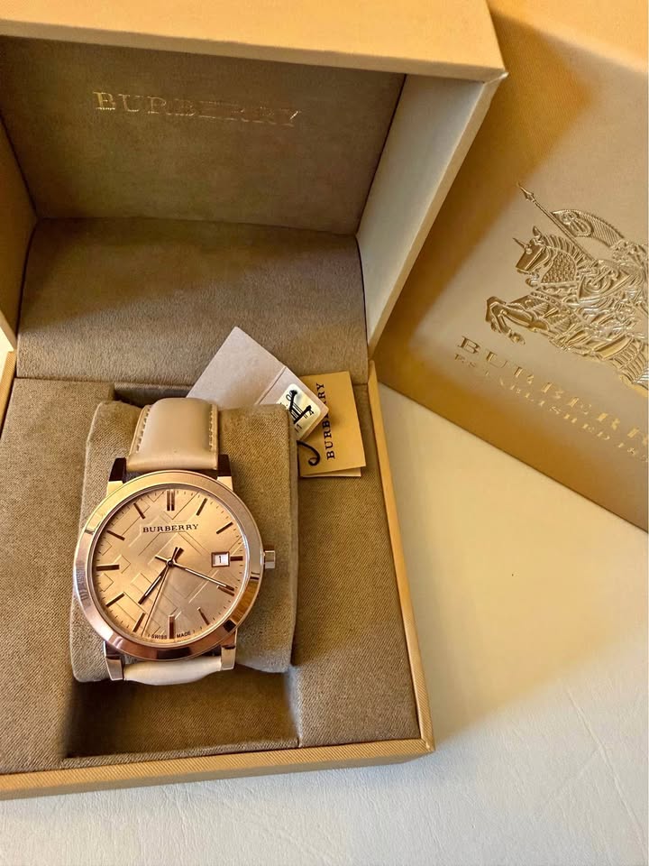 Burberry Women’s Watch Genuine leather (Brand New)