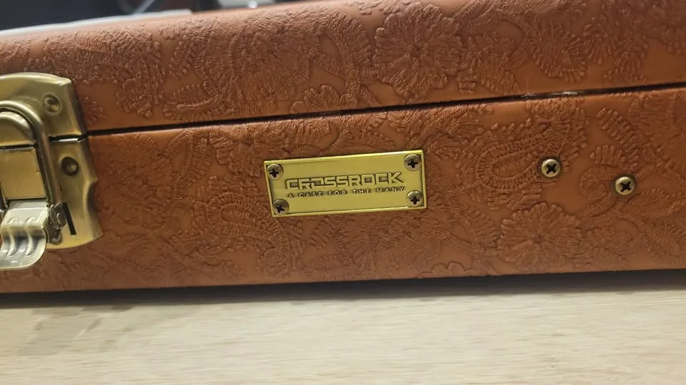 $150 Crossrock Guitar Case - 10/10 Condition image indicator(4)