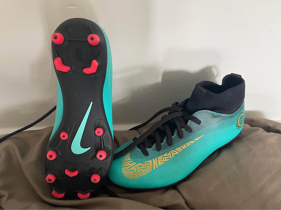 Nike Superfly 6 CR7 soccer cleats