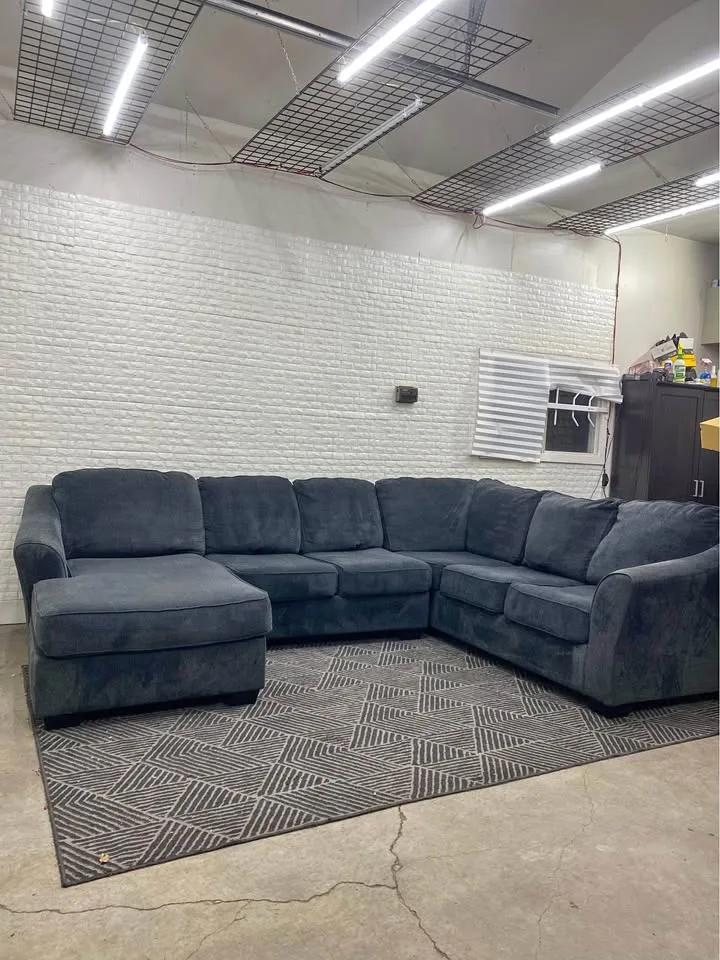 FREE DELIVERY Large Sectional
