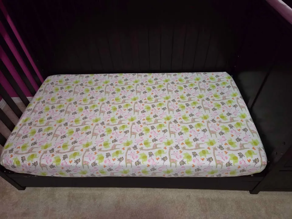 Graco Hadley 4-in-1 Convertible Crib and Changer image indicator(5)