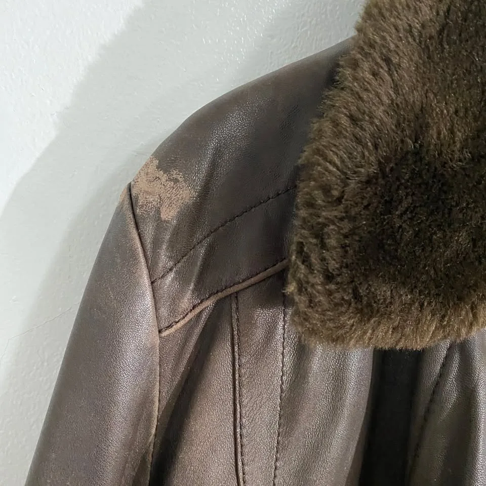 Vintage Lined brown leather coat with fake fur collar- Danier $6 image indicator(4)