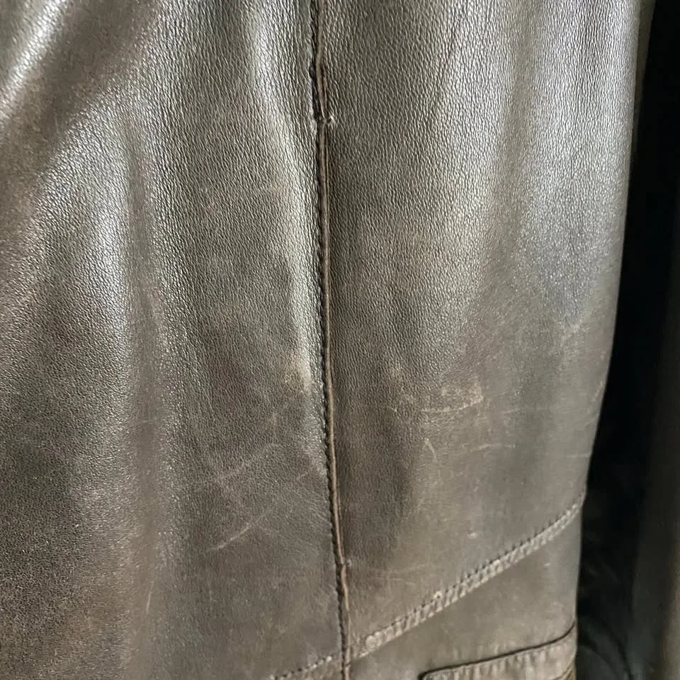 Vintage Lined brown leather coat with fake fur collar- Danier $6 image indicator(5)