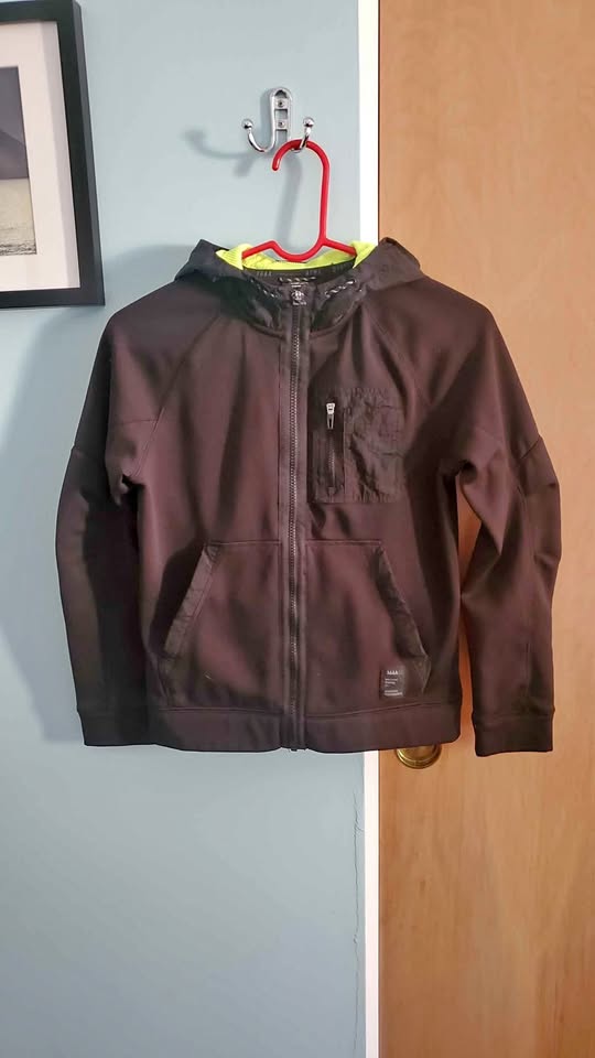 Boys Hooded Fleece Jacket - Zip Front and Pockets - Size Large