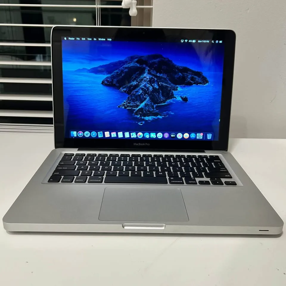 2012 MacBook Pro (i5/16GB/512GB) thumbnail