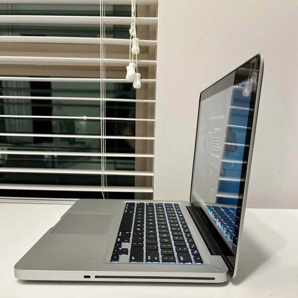 2012 MacBook Pro (i5/16GB/512GB) image indicator(4)