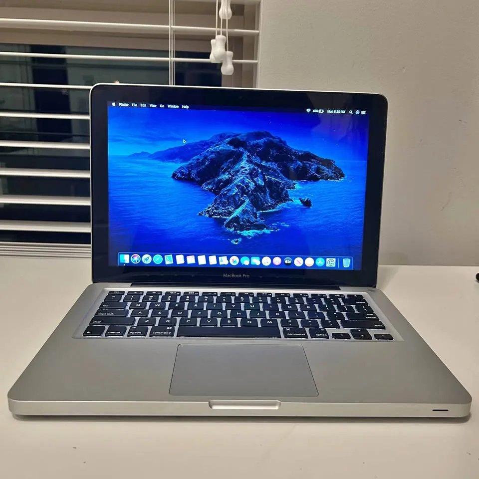 2012 MacBook Pro (i5/16GB/512GB) thumbnail