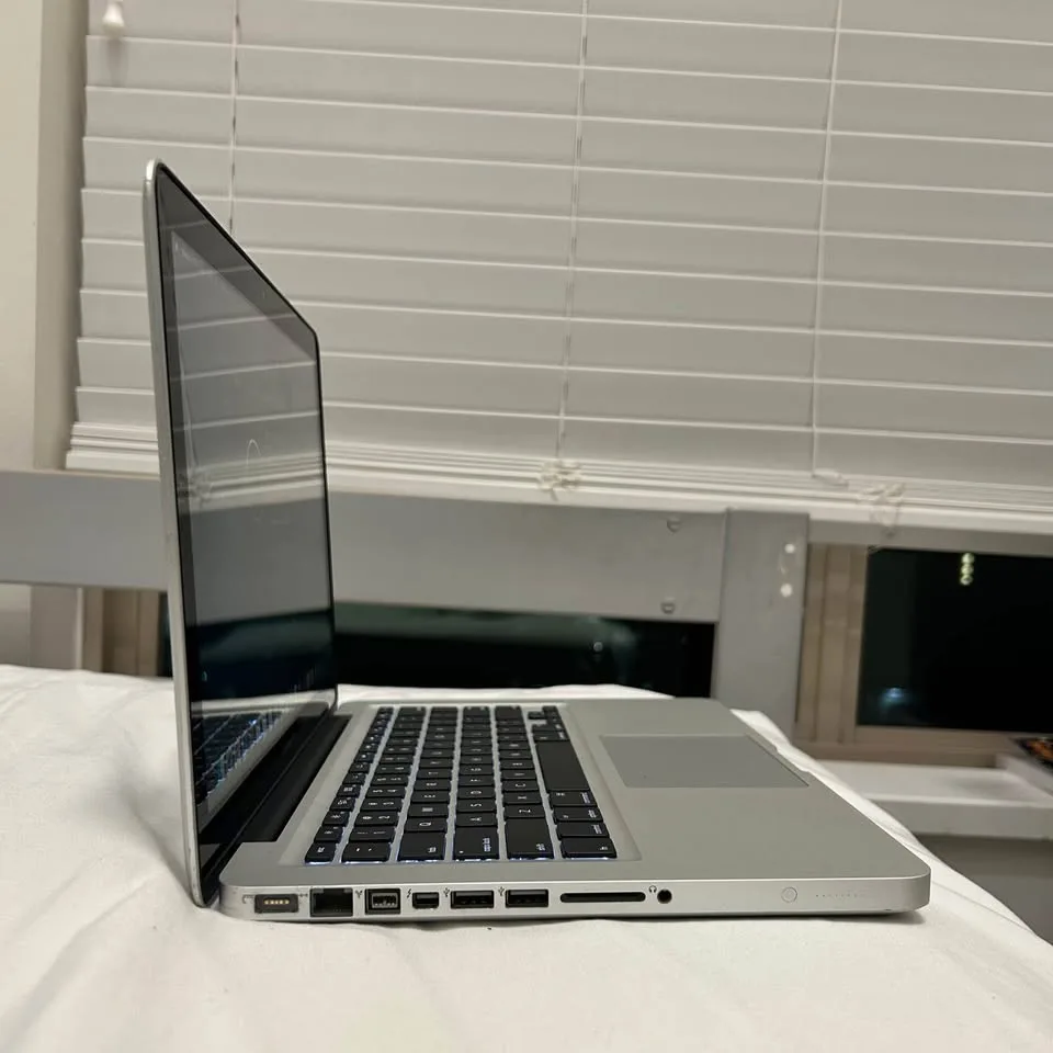 2012 MacBook Pro (i5/8GB/256GB) image indicator(3)