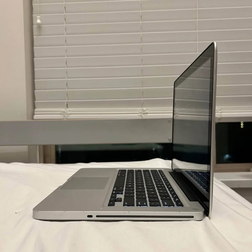 2012 MacBook Pro (i5/8GB/256GB) image indicator(4)