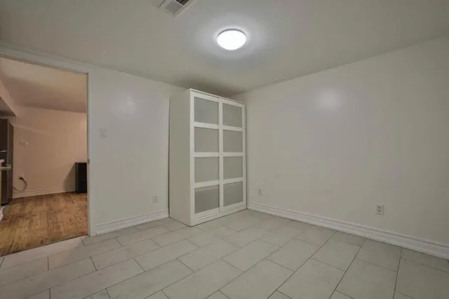 1 bedroom basement Apartment for rent image indicator(6)
