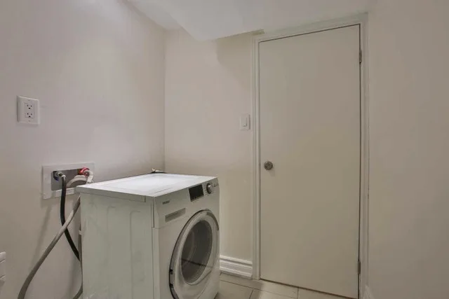 1 bedroom basement Apartment for rent image indicator(8)