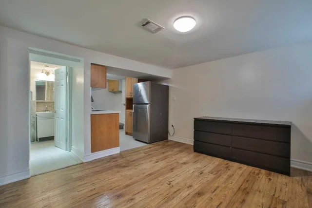 1 bedroom basement Apartment for rent image indicator(9)