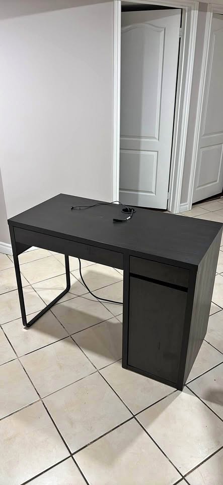 Computer table for sale