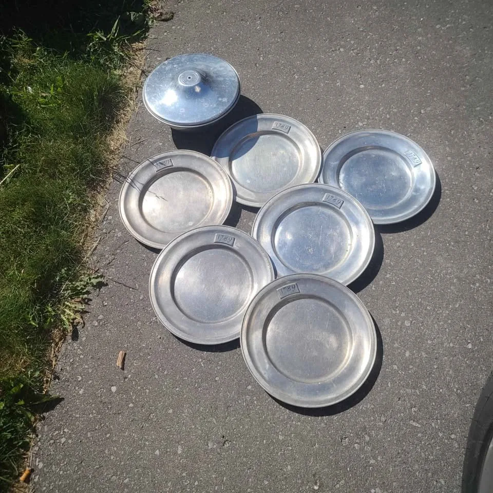 Wilton 🥕 Armetale decorative plate 1789 collectible pla image indicator(2)