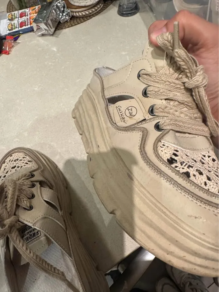 Stylish woman shoes sneakers image indicator(4)