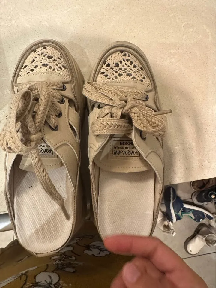 Stylish woman shoes sneakers image indicator(5)