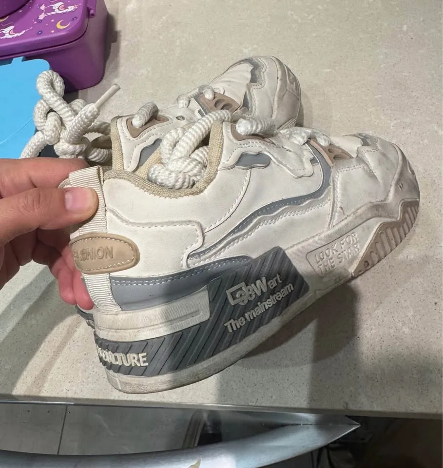 Men sneakers size 7.5 (40) image indicator(3)