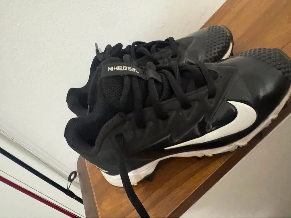 Soccer cleats size 11 image indicator(2)