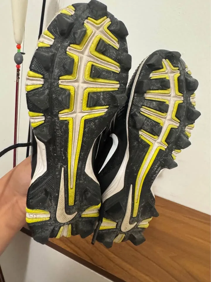 Soccer cleats size 11 image indicator(3)