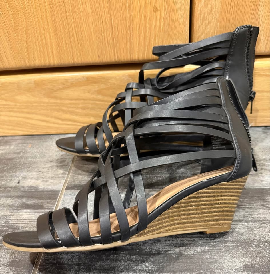 Woman’s Shoes - photo 3