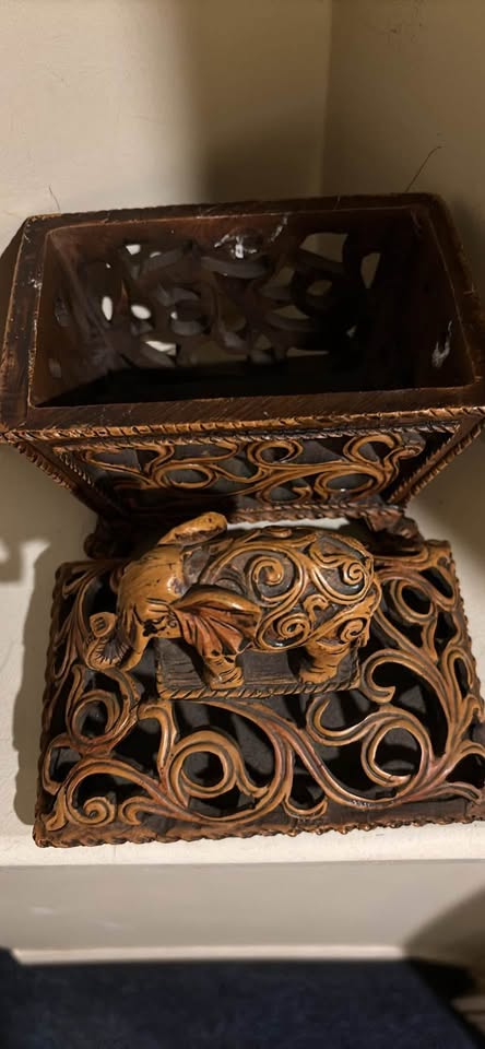 Ornate elephant candle holder and 2 ornate keep sake boxes. - photo 2