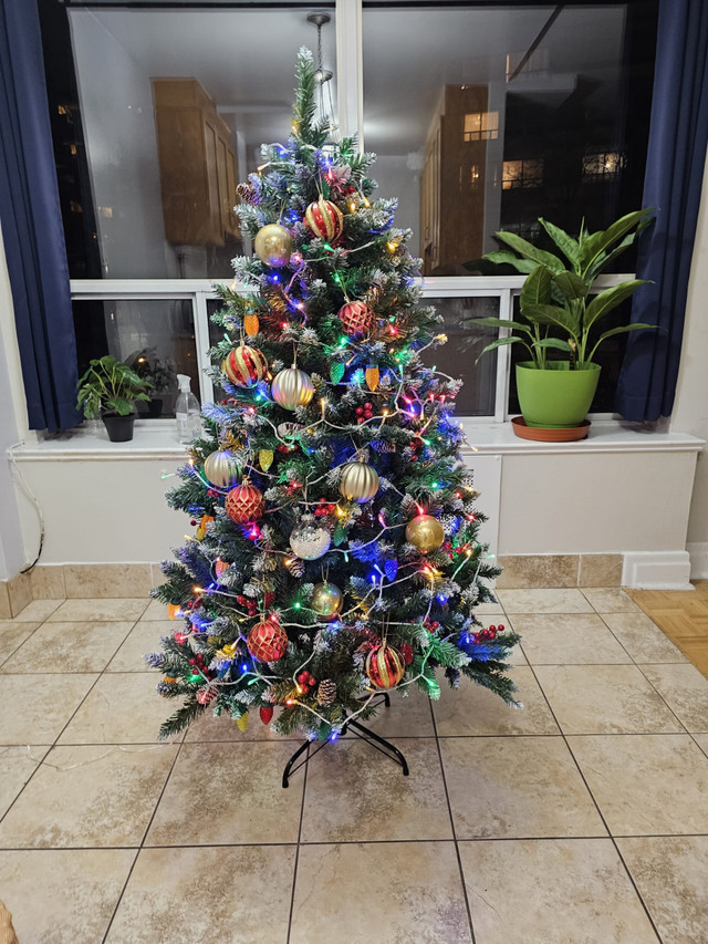 CHRISTMAS TREE WITH DECOR - photo 2