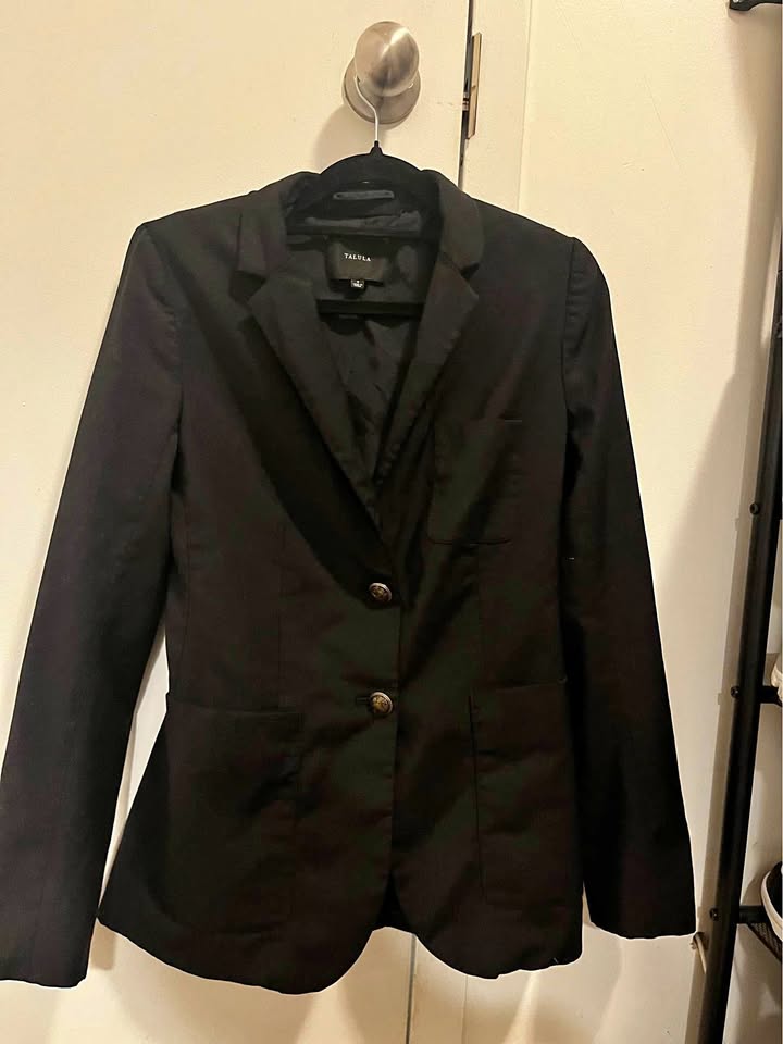 Black Aritzia Blazer
