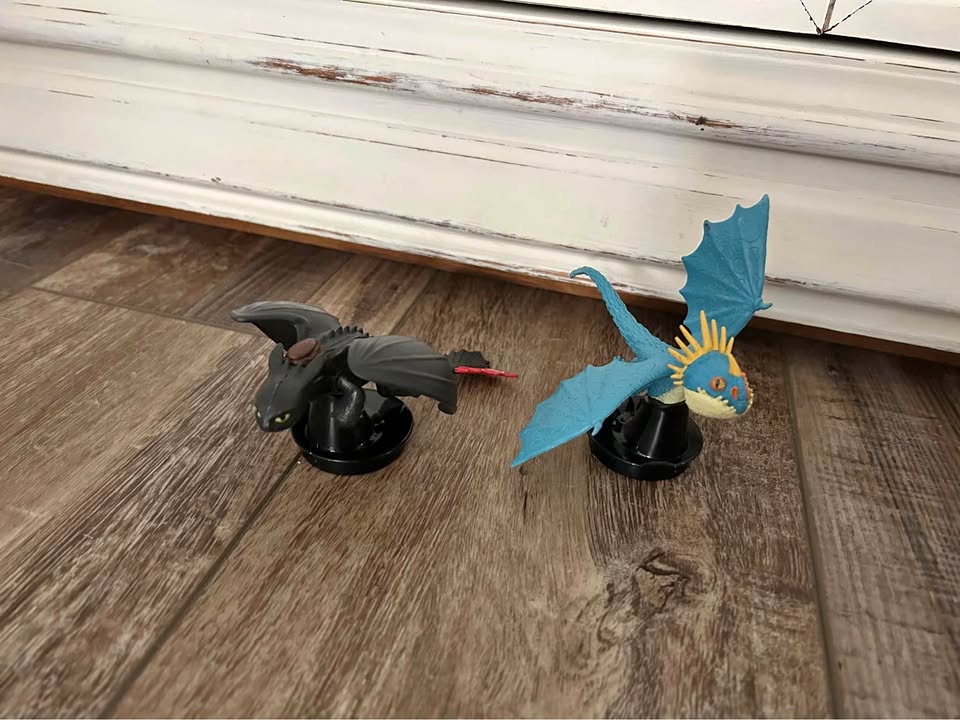 How to train your dragon movie cup toppers