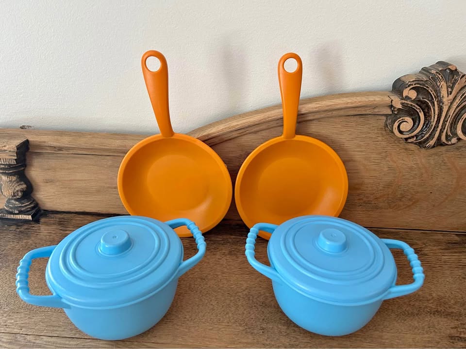 Green Toys Chef sets pots and pans