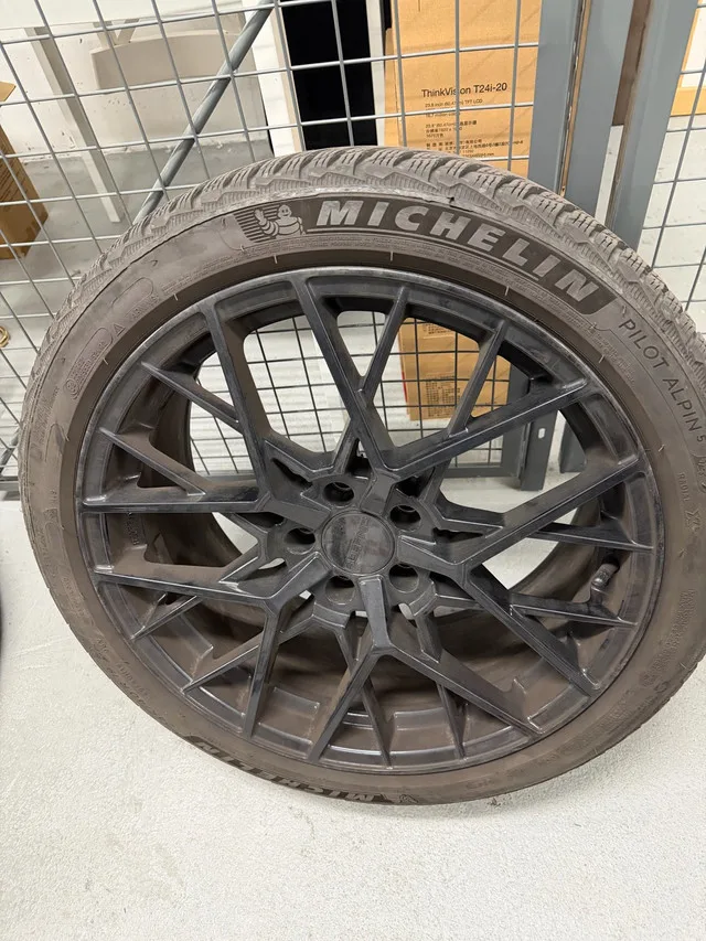 Michelin Pilot Alpine 5 Winter Tires 245/40/R19 image indicator(2)