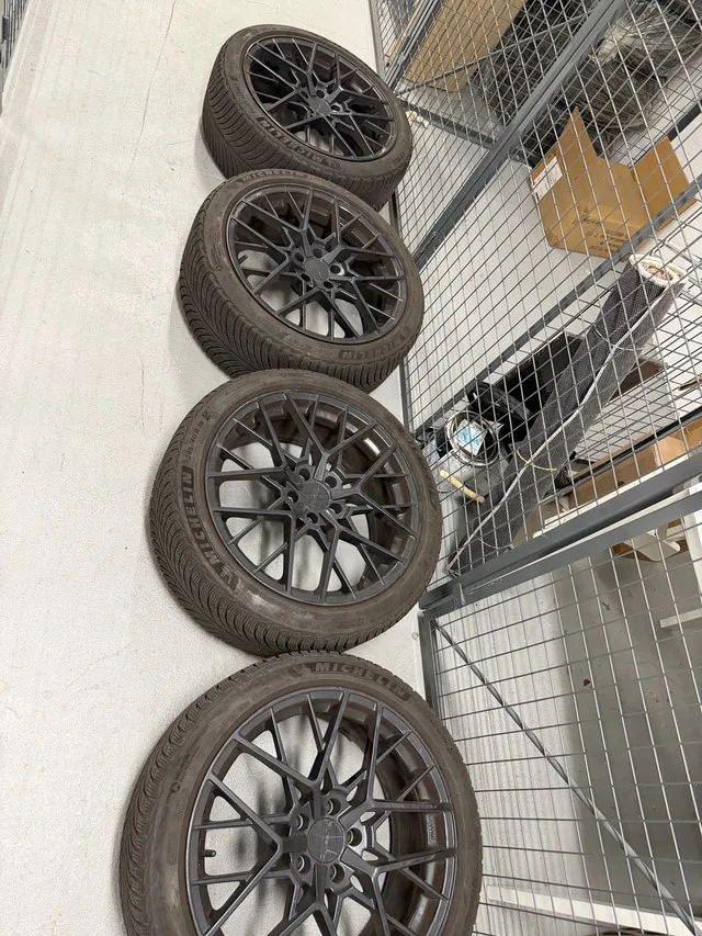 Michelin Pilot Alpine 5 Winter Tires 245/40/R19 image indicator(3)