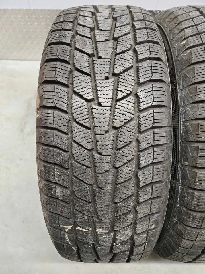 215/60R16- Winter Tire Set image indicator(3)
