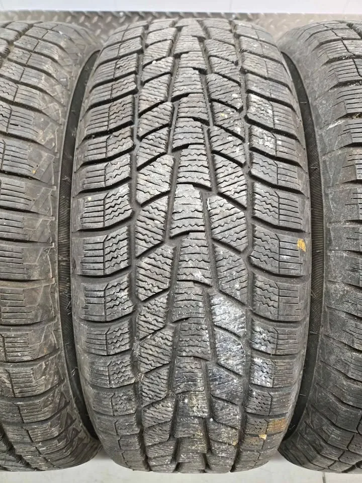 215/60R16- Winter Tire Set image indicator(5)