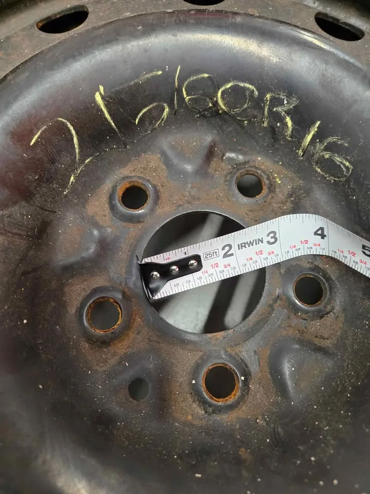 215/60R16- Winter Tire Set image indicator(8)