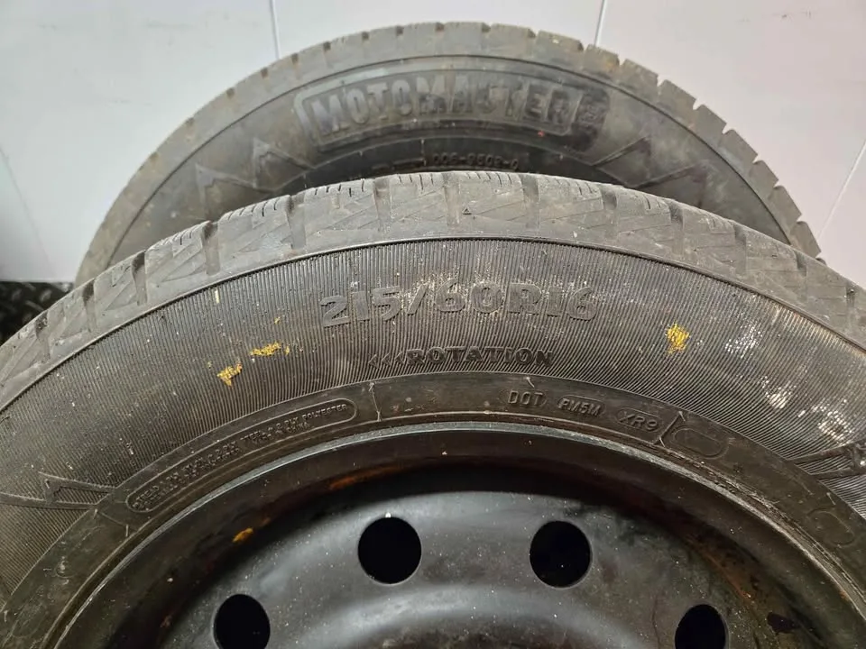 215/60R16- Winter Tire Set image indicator(10)
