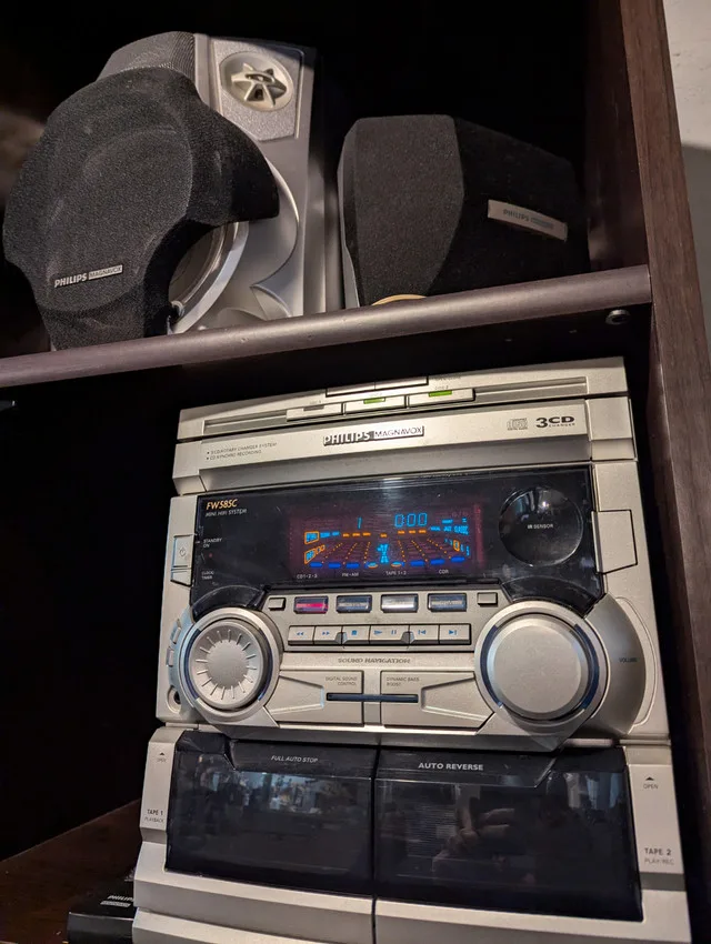 47"LCD LG TV including stylish stand and Philips surround stereo image indicator(5)