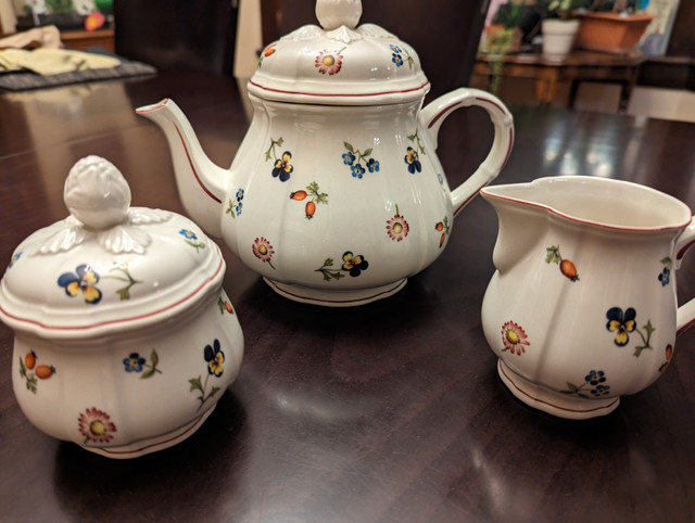 Pristine antique Villeroy & Boch Petite Fleur tea service