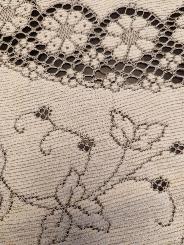 Vintage lace tablecloth - photo 2