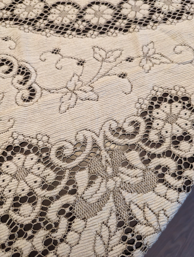 Vintage lace tablecloth - photo 3